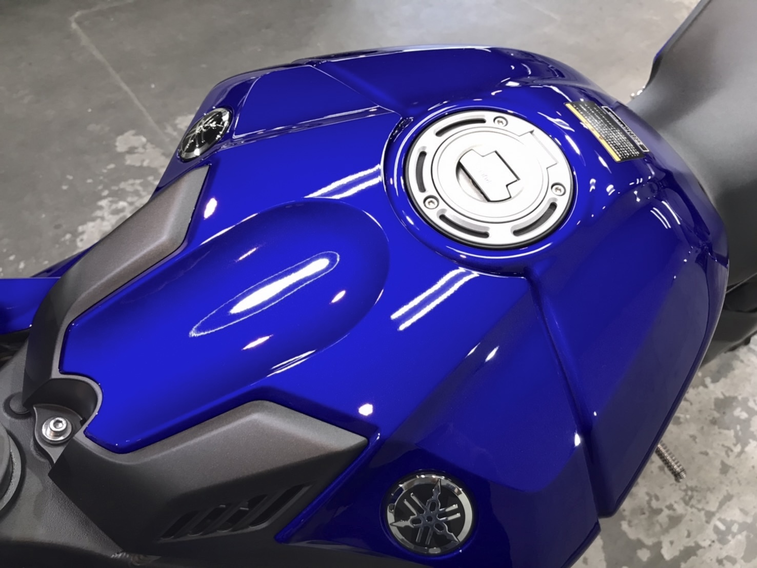 yzf-r1_11.jpg